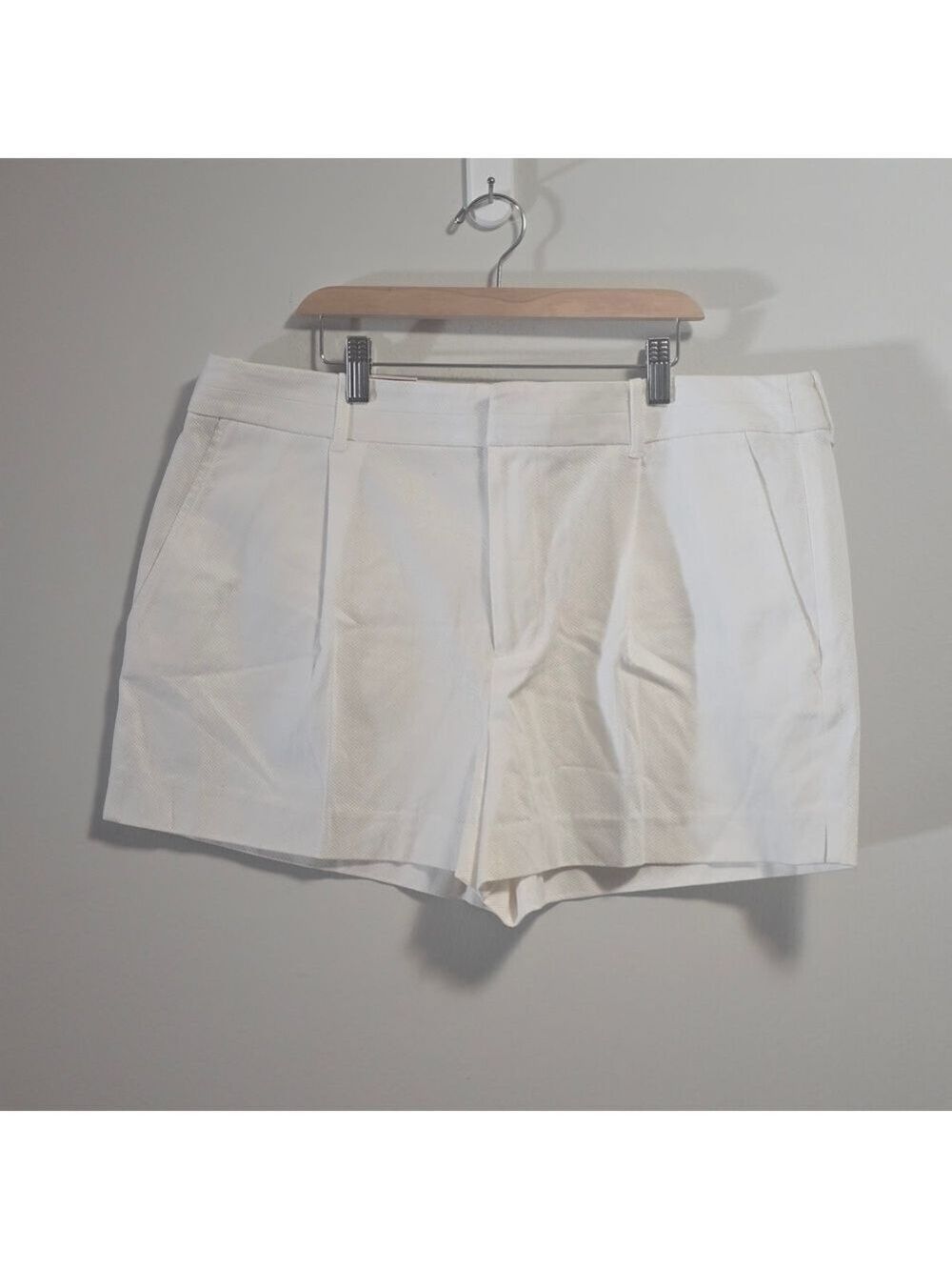 Banana Republic White Tailored Pleated Women’s Shorts Size 14 Petite